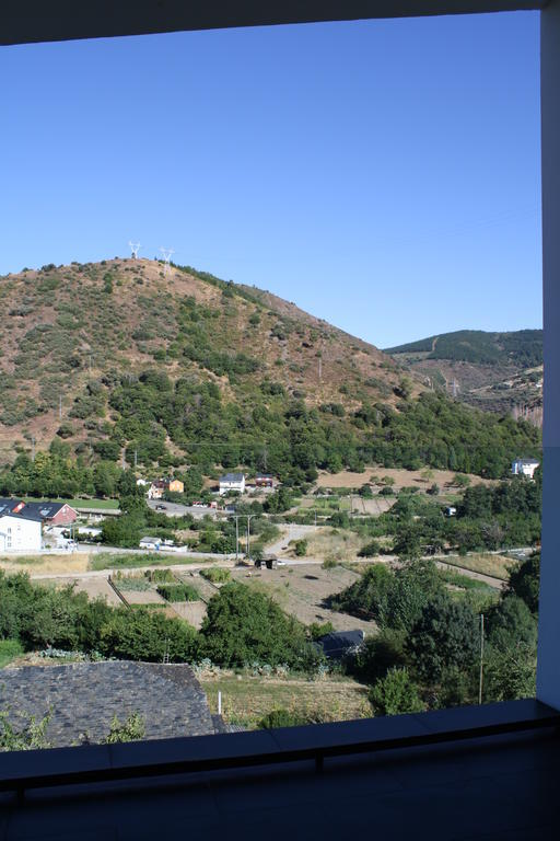 Hostal Tres Campanas Villafranca Del Bierzo Zimmer foto