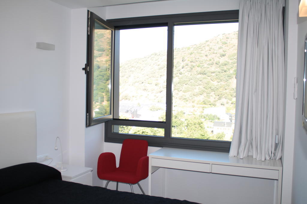 Hostal Tres Campanas Villafranca Del Bierzo Zimmer foto